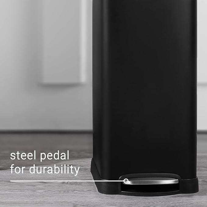 happimess HPM1007B Betty Retro 8-Gallon Step-Open Trash Can
